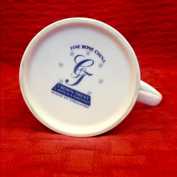 A set of two England Crown Trent bone china mugs - Picture 5 of 10